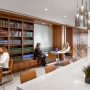大理石与实木结合的办公室装修设计